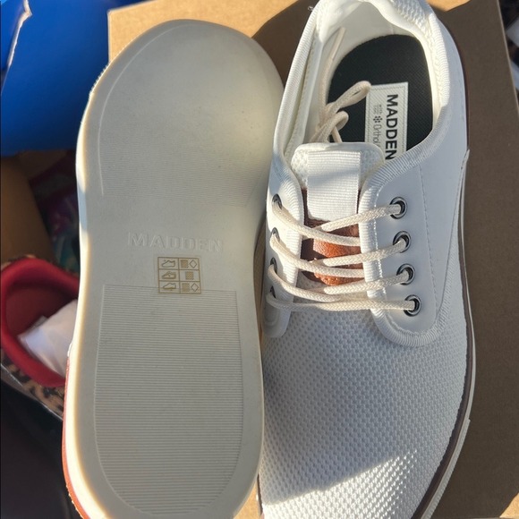 Men's White Casual Sneakers - Picture 8 of 8